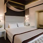 Uno Design Hotel 4*