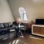 Uno Design 4*