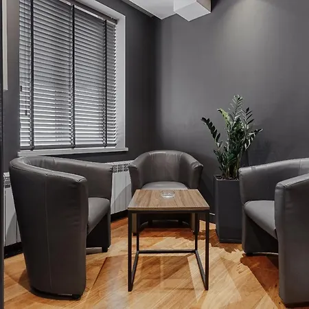 Uno Design Hotel 4*