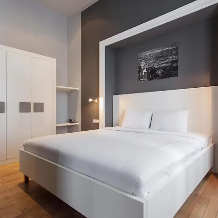 Uno Design Hotel 4*