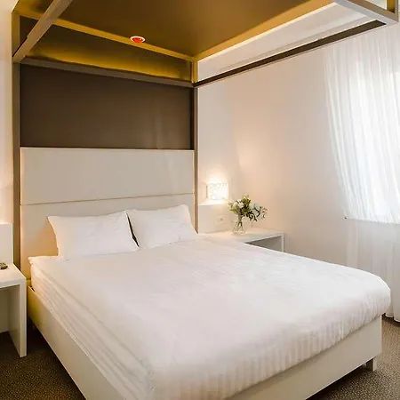 优诺设计酒店 酒店