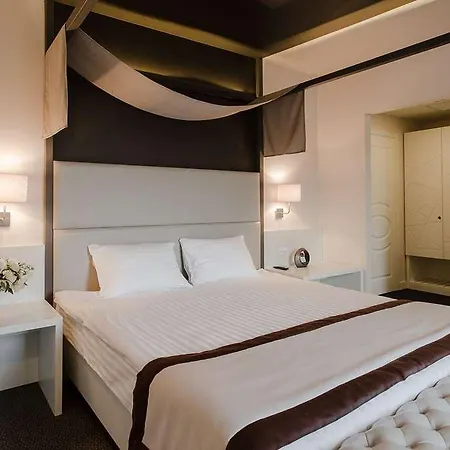 Uno Design Hotel 4*