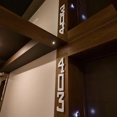 Otel Uno Design 4*