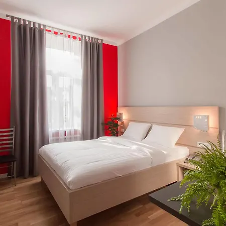 Uno Design Hotel 4*