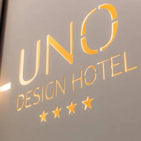 Uno Design מלון