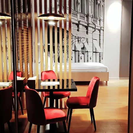 Hotell Uno Design 4*