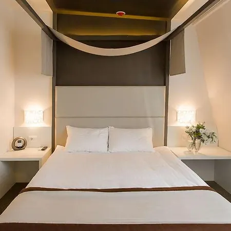 Hotel Uno Design 4*