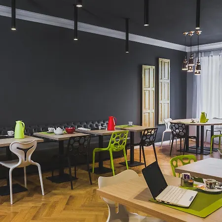 Uno Design Hotell 4*
